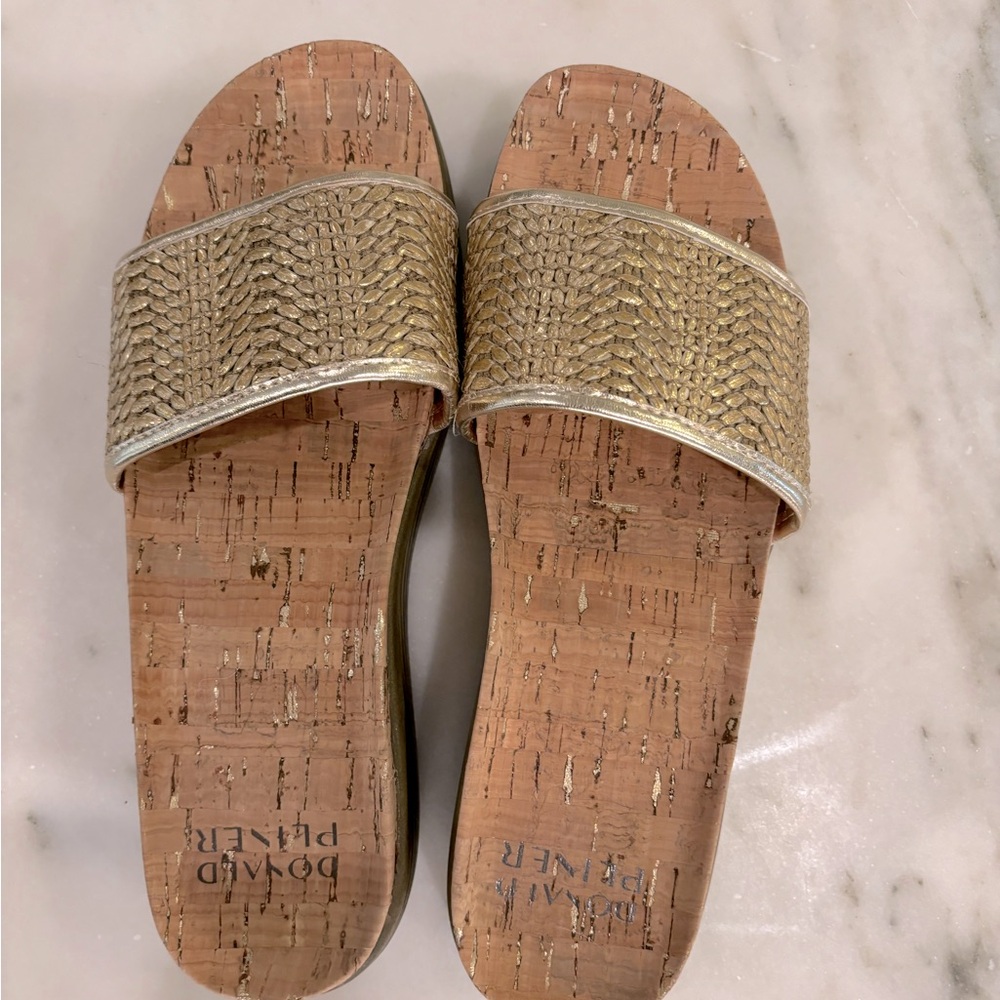 Donald Pliner “Fifi” sandal in woven gold. Size 7.
